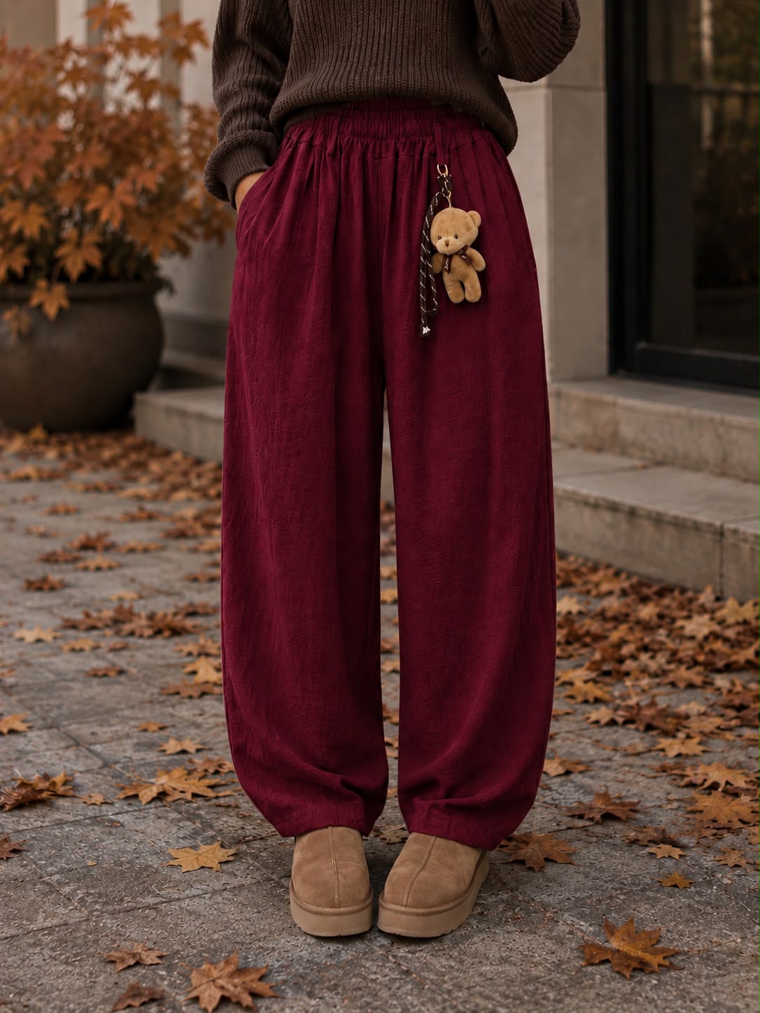 Pantaloni Bella damă cu croială lejeră stil ballon și talie elastică - ursuleț decorativ