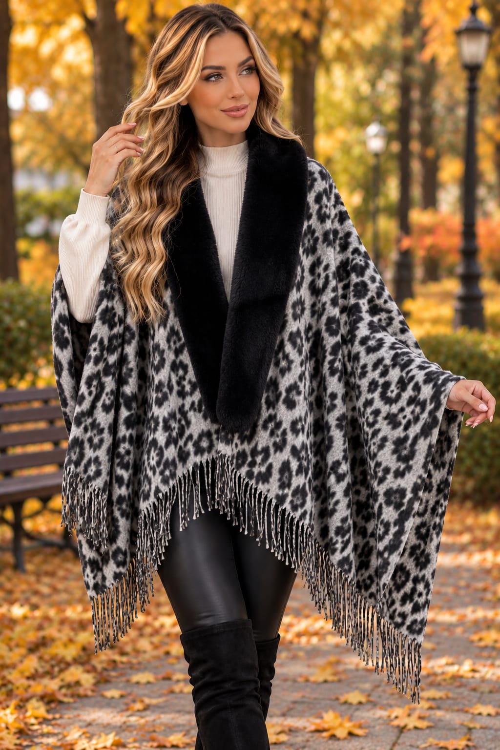 🐆 Poncho cu blăniță și imprimeu animal print